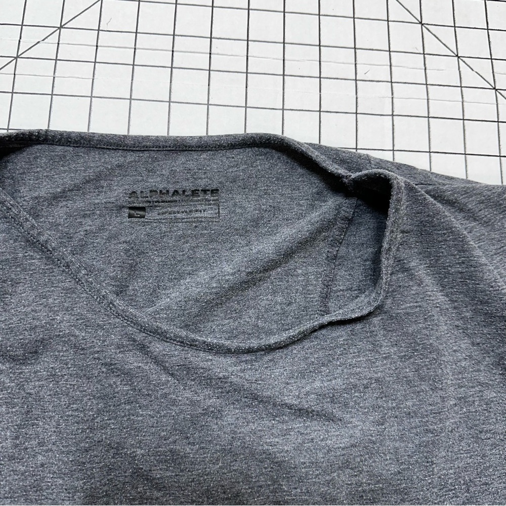 Alphalete Gray Short Sleeve Scoop Tee - Large - Picture 2 of 3